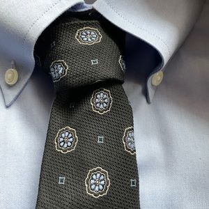 Brooks Brothers club Tie. excellent condition